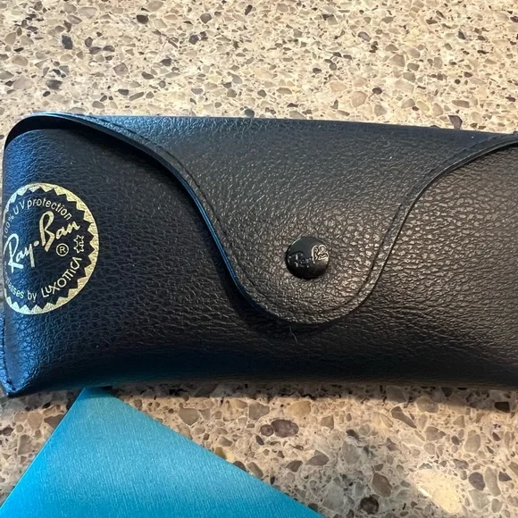 Ray-Ban clubmaster polarized Tortoise and Gold Sunglasses - Picture 7 of 7